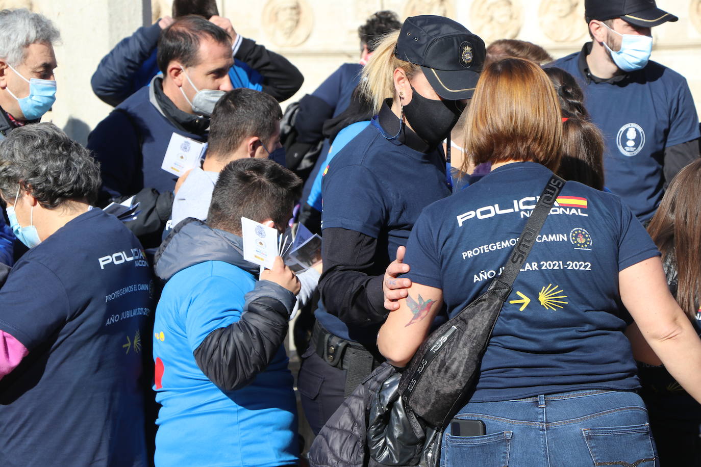 Medio centenar de personas con capacidades diferentes participan en una jornada junto a la Policía Nacional para demostrar que el Camino de Santiago es accesible para todos | La delegada del Gobierno en la comunidad, Virginia Barcones, agradece a las cuatro asociaciones involucradas -Amidown León, Asprona León, Moteros Solidarios y Aderle- su papel social.