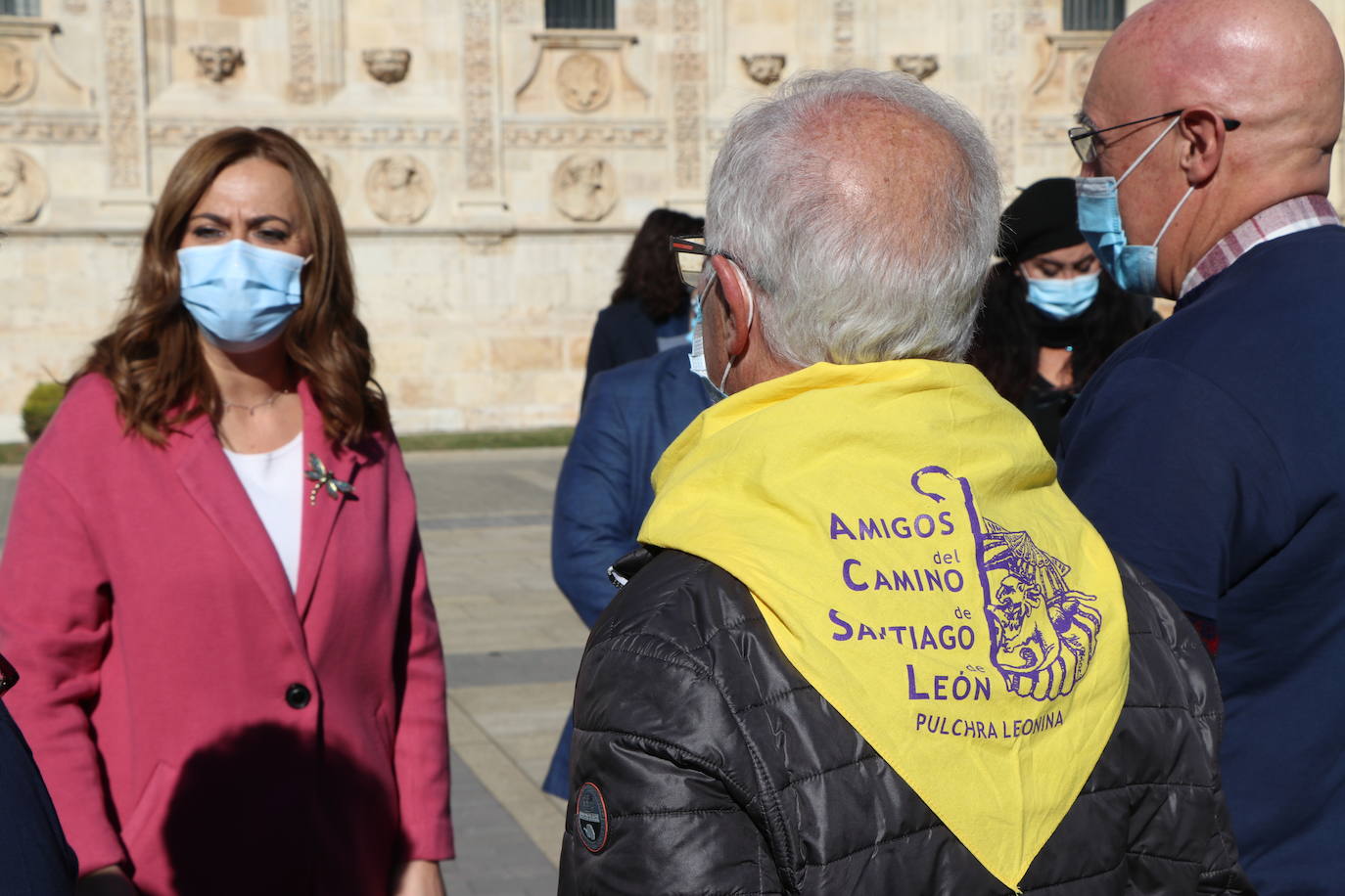 Medio centenar de personas con capacidades diferentes participan en una jornada junto a la Policía Nacional para demostrar que el Camino de Santiago es accesible para todos | La delegada del Gobierno en la comunidad, Virginia Barcones, agradece a las cuatro asociaciones involucradas -Amidown León, Asprona León, Moteros Solidarios y Aderle- su papel social.