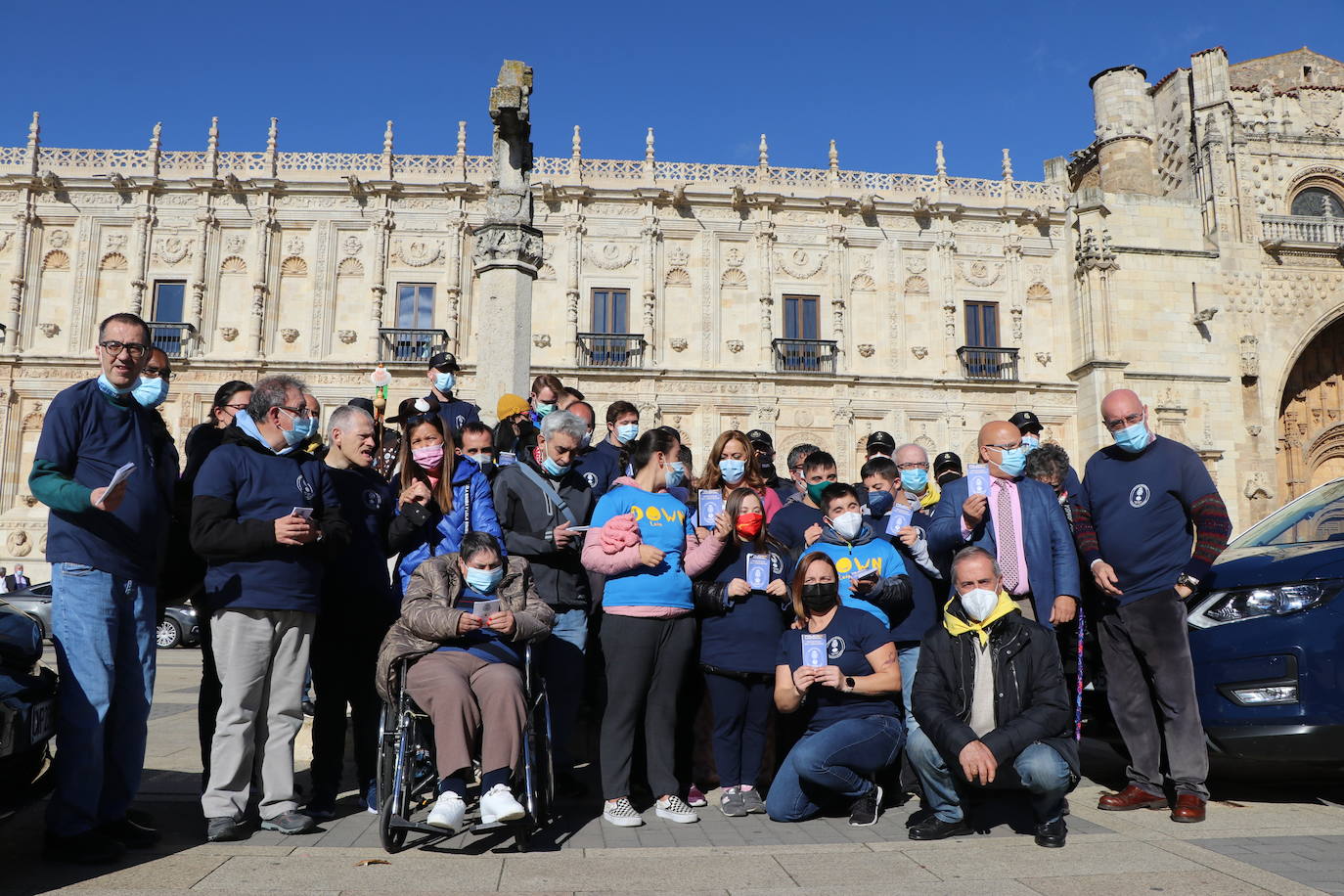 Medio centenar de personas con capacidades diferentes participan en una jornada junto a la Policía Nacional para demostrar que el Camino de Santiago es accesible para todos | La delegada del Gobierno en la comunidad, Virginia Barcones, agradece a las cuatro asociaciones involucradas -Amidown León, Asprona León, Moteros Solidarios y Aderle- su papel social.