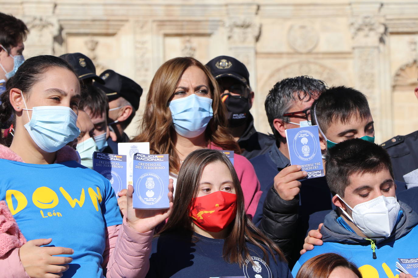 Medio centenar de personas con capacidades diferentes participan en una jornada junto a la Policía Nacional para demostrar que el Camino de Santiago es accesible para todos | La delegada del Gobierno en la comunidad, Virginia Barcones, agradece a las cuatro asociaciones involucradas -Amidown León, Asprona León, Moteros Solidarios y Aderle- su papel social.