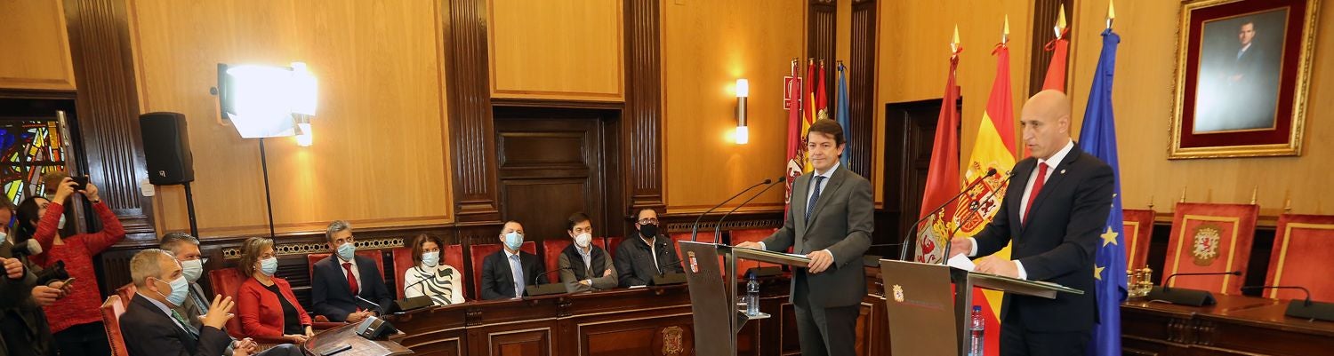 El presidente de la Junta, Alfonso Fernández Mañueco, rubrica el acuerdo de ampliación junto con el alcalde de la ciudad, José Antonio Diez | La inversión inicial asciende a 10 millones de euros | La Junta coordinará las expropiaciones y venta de parcelas. 