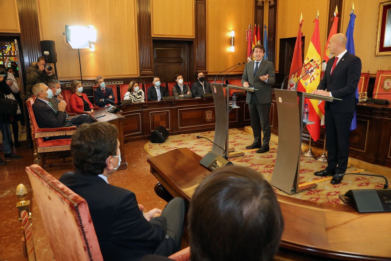 El presidente de la Junta, Alfonso Fernández Mañueco, rubrica el acuerdo de ampliación junto con el alcalde de la ciudad, José Antonio Diez | La inversión inicial asciende a 10 millones de euros | La Junta coordinará las expropiaciones y venta de parcelas. 