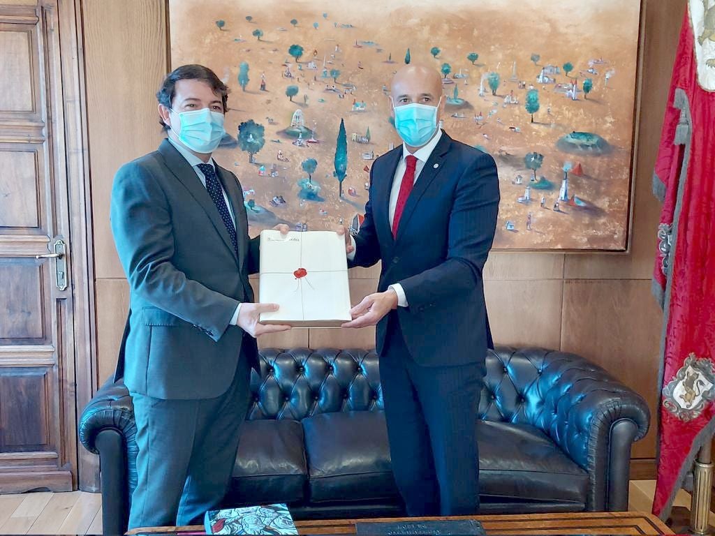 El presidente de la Junta, Alfonso Fernández Mañueco, rubrica el acuerdo de ampliación junto con el alcalde de la ciudad, José Antonio Diez | La inversión inicial asciende a 10 millones de euros | La Junta coordinará las expropiaciones y venta de parcelas. 