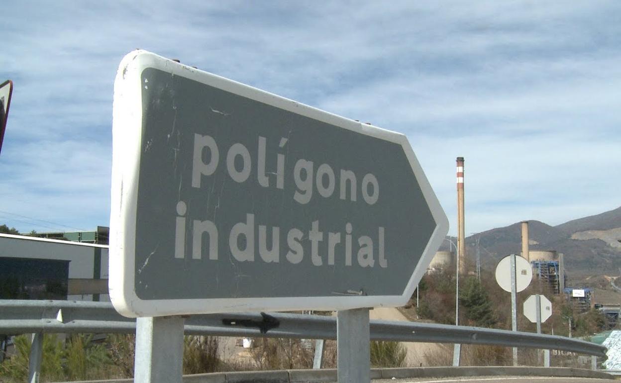 Imagen de archivo de un cartel que anuncia la salida a un polígono industrial. 