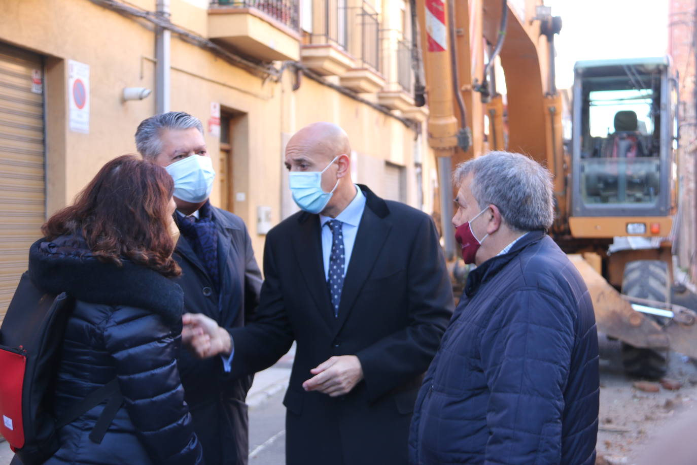 Comienza la fase de derribo y retirada de escombros de diez viviendas en la calle Alfosno el Justiciero para dar el primer paso en la puesta en marcha de una ronda interior que será una realidad en 2023