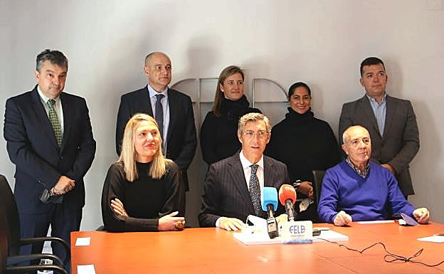 Cepedano y los premiados en el Día de la Empresa 2021.