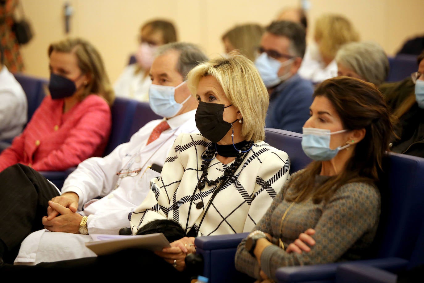 Casado advierte que las tasas de vacunación «son mejorables» entre los menores de 40 y recuerda que cuatro de cada diez negacionistas acaba en la uci