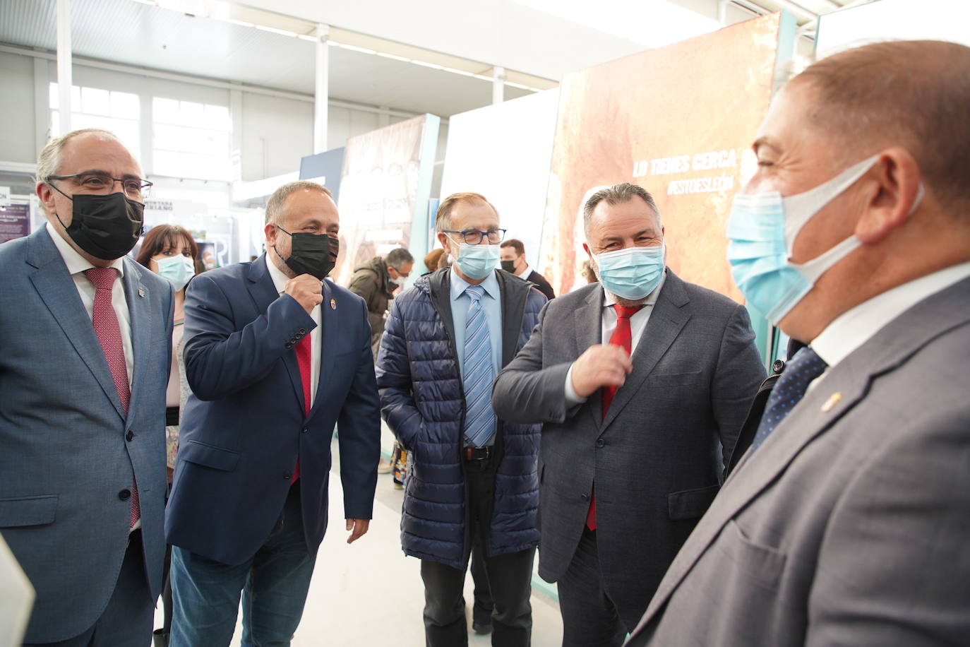 El vicepresidente, portavoz y consejero de Transparencia, Ordenación del Territorio y Acción Exterior, Francisco Igea; el alcalde de Valladolid, Óscar Puente, y el presidente de las Cortes, Luis Fuentes, participan en la inauguración de la Feria Internacional de Turismo de Interior 2021 (INTUR).Presentación de la oferta turística de Zamora a cargo de la Diputación.Presentación de la oferta turística de Soria.Presentación de la oferta turística de León.Presentación de la oferta turística de El Bierzo.