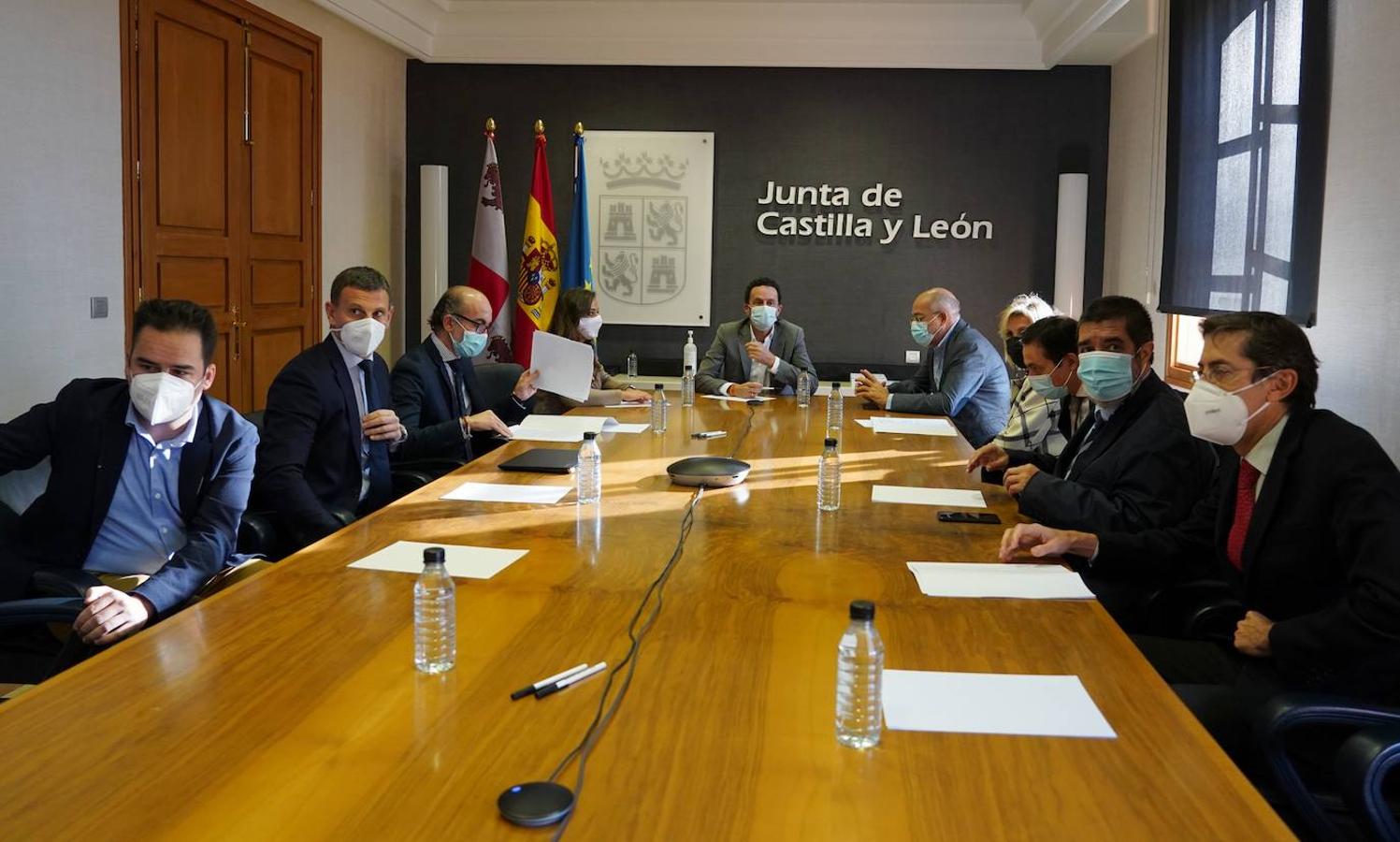 Los dos representantes de la formación naranja se han reunido. 