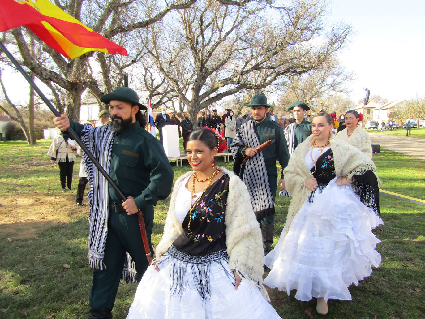 Turienzo de los Caballeros ha homenajeado este sábado a los soldados españoles y uruguayos que el 2 de enero de 1809 perdieorn la vida al ser alcanzados en su retirada de Atorga por la caballería francesa del general Franceschi en un combate en la carretera que ascendía hasta Foncebadón.