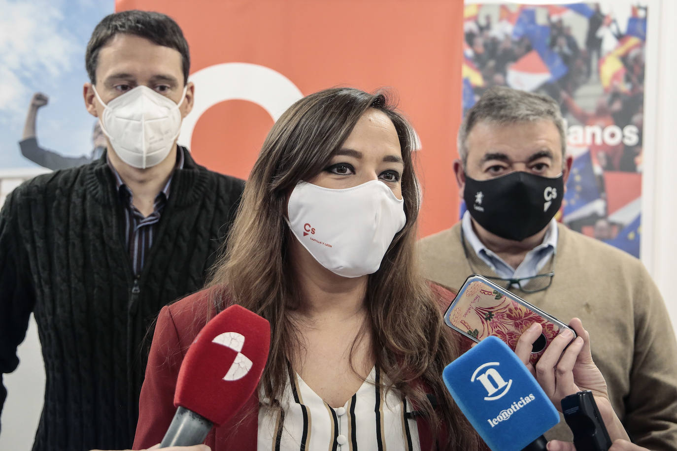 La coordinadora de Ciudadanos en Castilla y León, Gemma Villarroel, atribuye esta circustancia a «el rodillo del PSOE y sus socios» critica que el actual es «el Gobierno más caro de la historia»