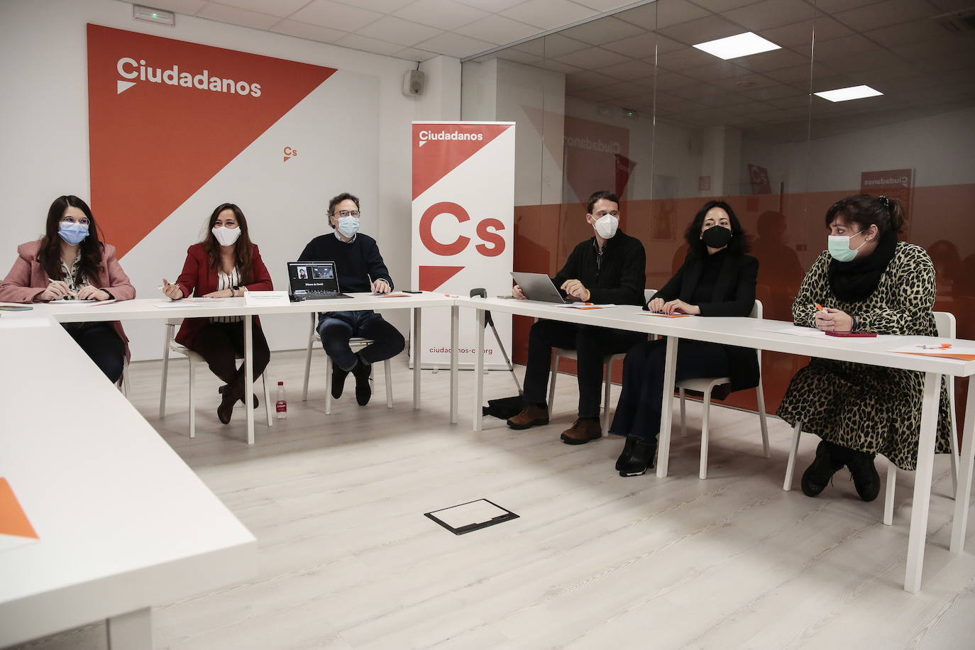 La coordinadora de Ciudadanos en Castilla y León, Gemma Villarroel, atribuye esta circustancia a «el rodillo del PSOE y sus socios» critica que el actual es «el Gobierno más caro de la historia»