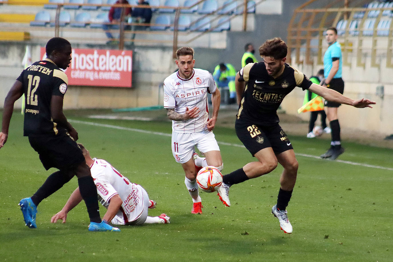 El conjunto leonés recibía en el Reino de León a los madrileños en una nueva jornada de la competición liguera.