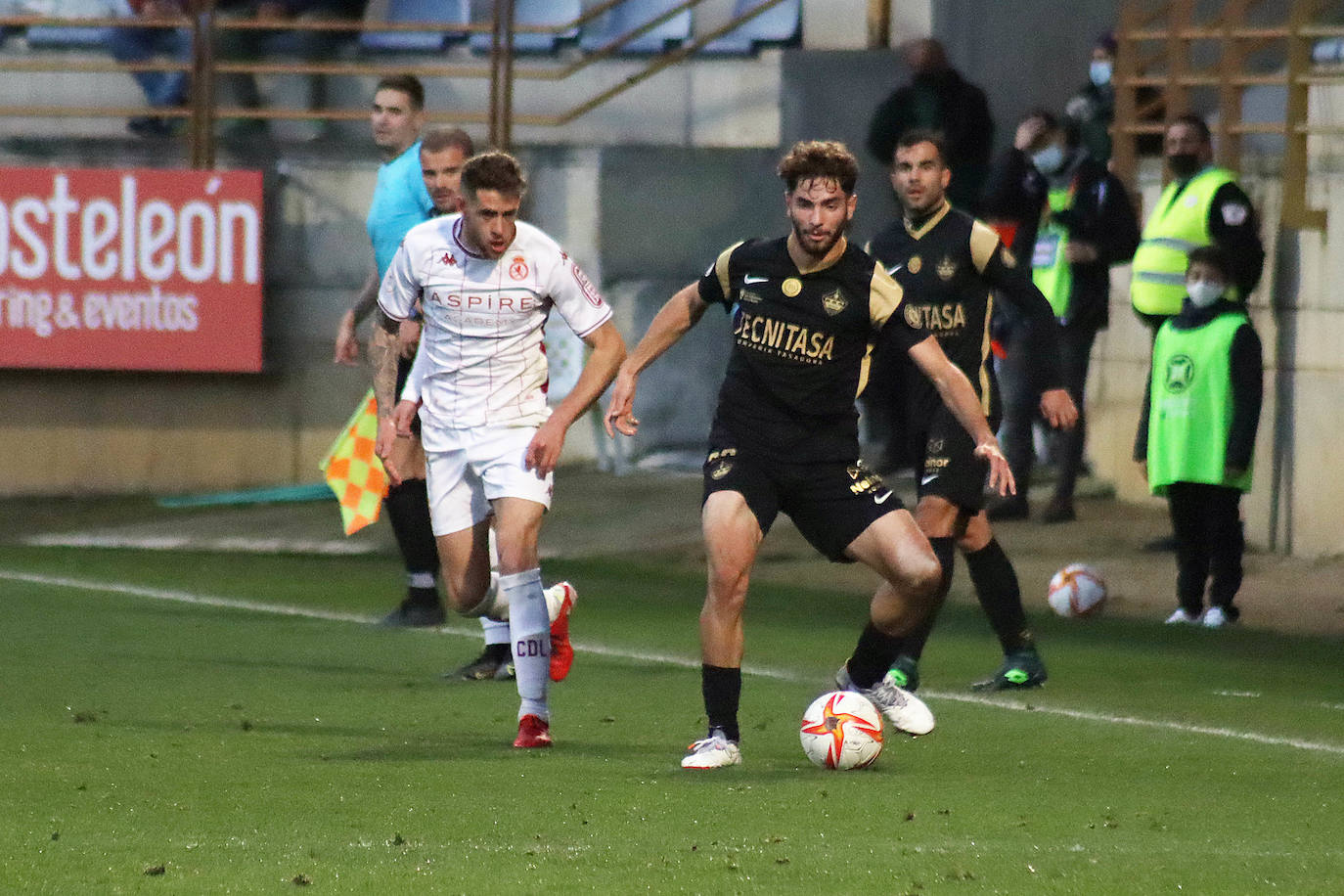 El conjunto leonés recibía en el Reino de León a los madrileños en una nueva jornada de la competición liguera.