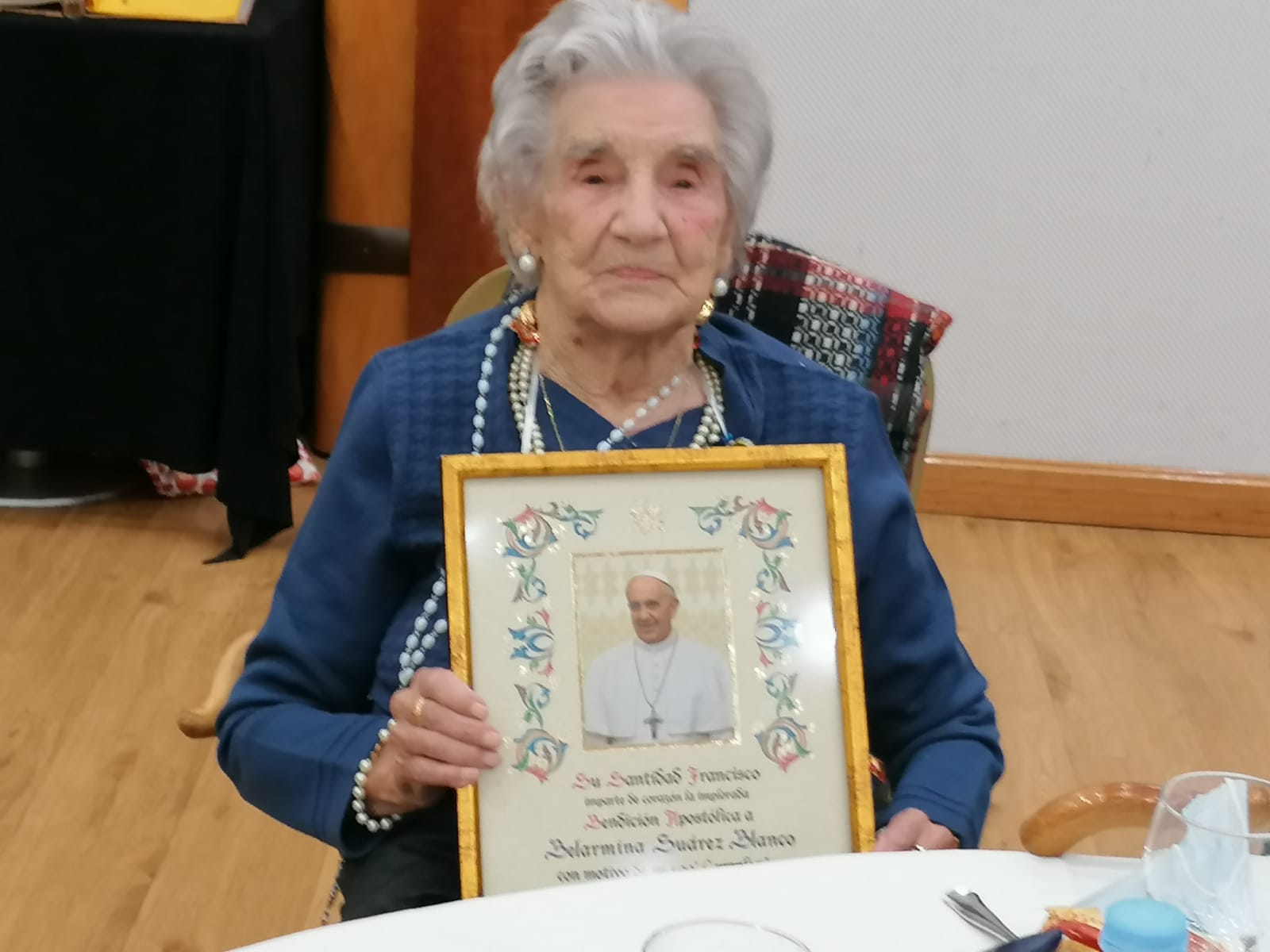 La localidad asiste al homenaje que le han rendido a Berlarmina al cumplir cien años.