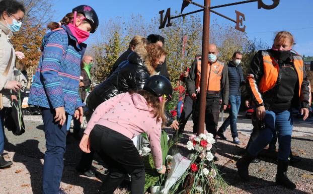 Homenaje a las víctimas de accidentes de tráfico en la provincia de León.