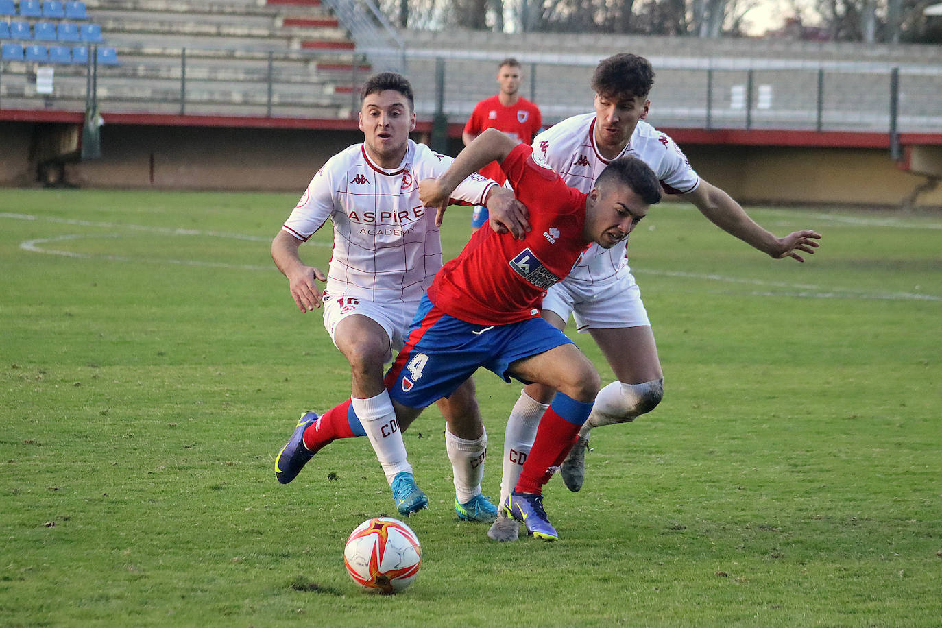 El filial culturalista cae derrotado ante el conjunto soriano en el Área Deportiva de Puente Castro.