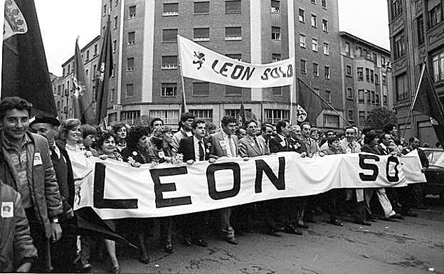 Una de las manifestaciones en favor de la comunidad leonesa. 
