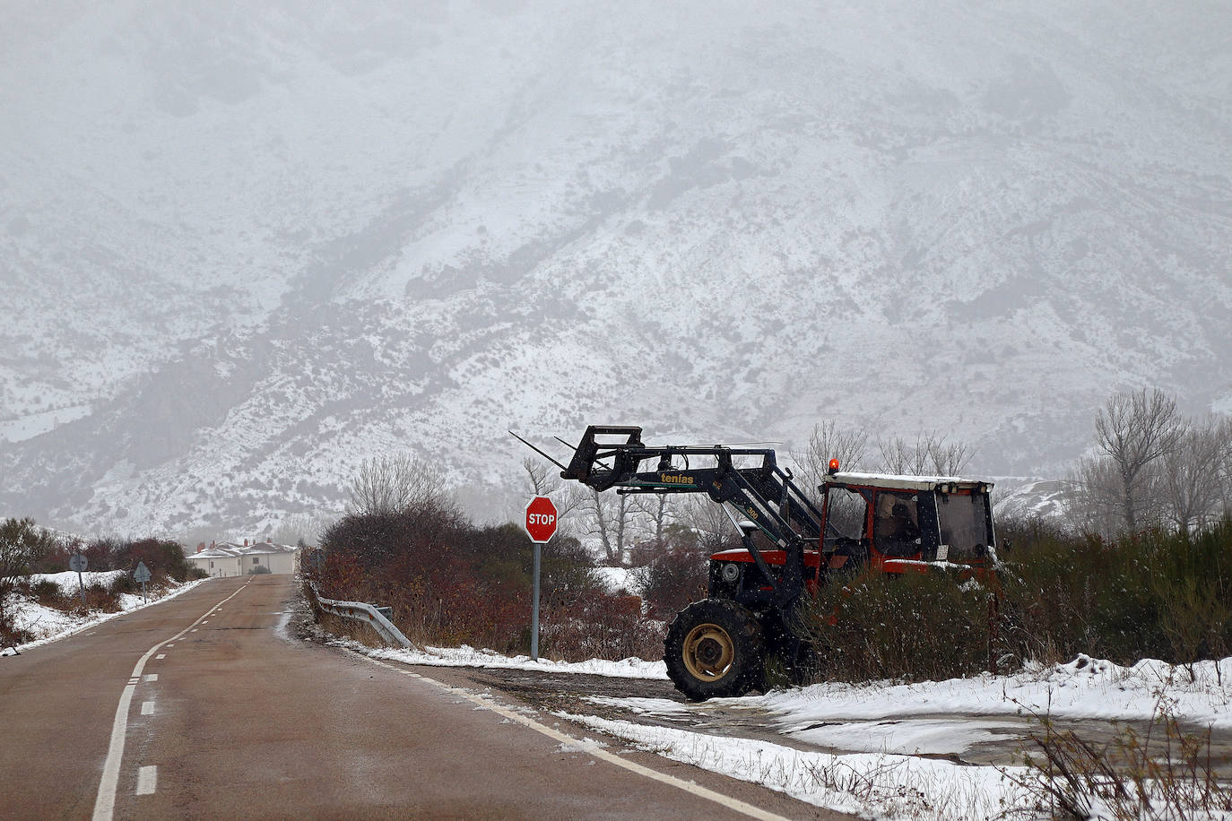 La nieve cubre las campas de Rodiezmo donde el expresidente Zapatero daba sus tradicionales mitines.