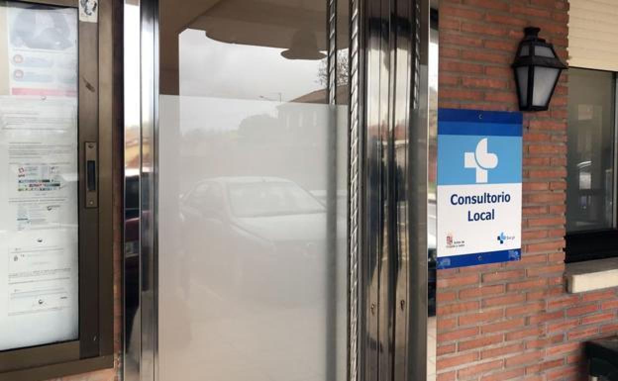 Entrada a un consultorio médico rural de la provincia, afectado por esta hipotética reestructuración.