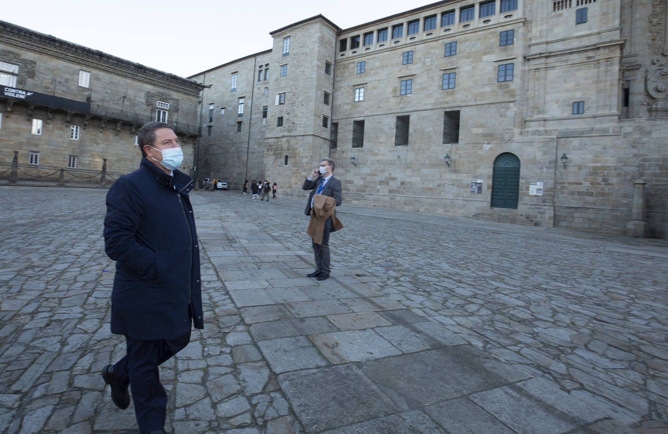 El presidente de la Junta, Alfonso Fernández Mañueco, durante su participación en el 'Foro Santiago. Camino de Consenso', encuentro institucional de las comunidades de Galicia, Castilla y León, Asturias, Cantabria, La Rioja, Aragón, Castilla-La Mancha y Extremadura.