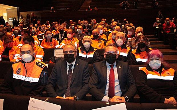 Galería. La agrupación de Ponferrada, durante el acto.