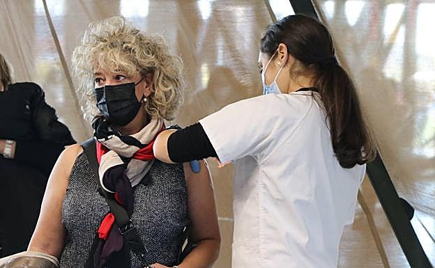 El Palacio de Exposiciones reabre como vacunódromo y espera recibir a 1.500 personas diarias. 