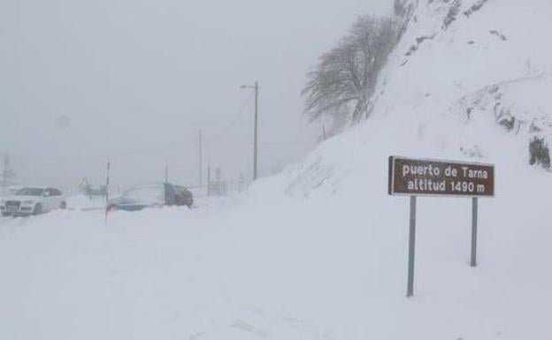 La nieve en el puerto de Tarna deja precipitaciones de 92 litros por metro cuadrado