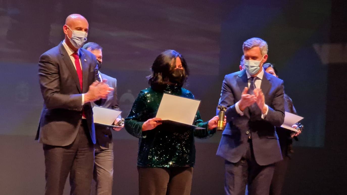 La gala de la FELE ha reunido a la sociedad leonesa para galardonar a TECOI. 