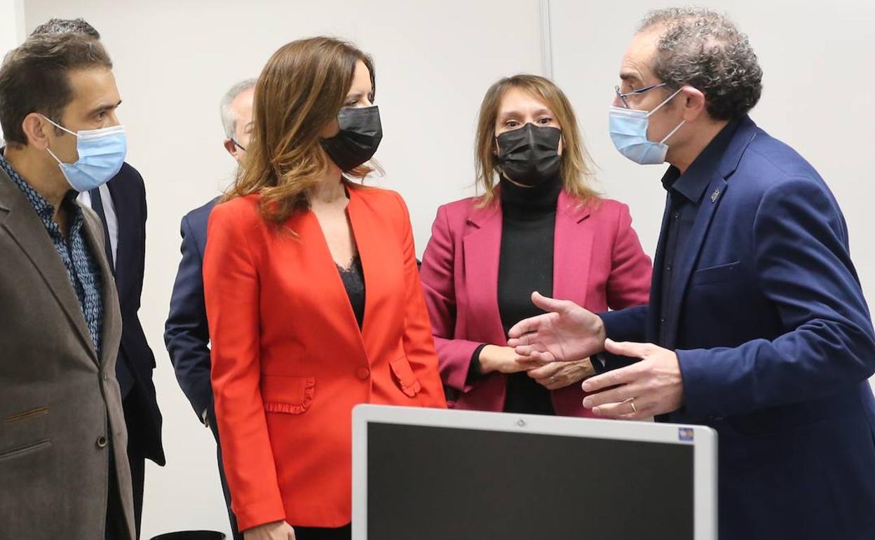 Las consejeras de Empleo e Industria, Ana Carlota Amigo, y de Educación, Rocío Lucas, visitan las instalaciones de la Fundación Formación y Empleo de CCOO de Castilla y León (Foremcyl) con motivo de su 30 aniversario, junto al secretario general de CCOO-CyL, Vicente Andrés.