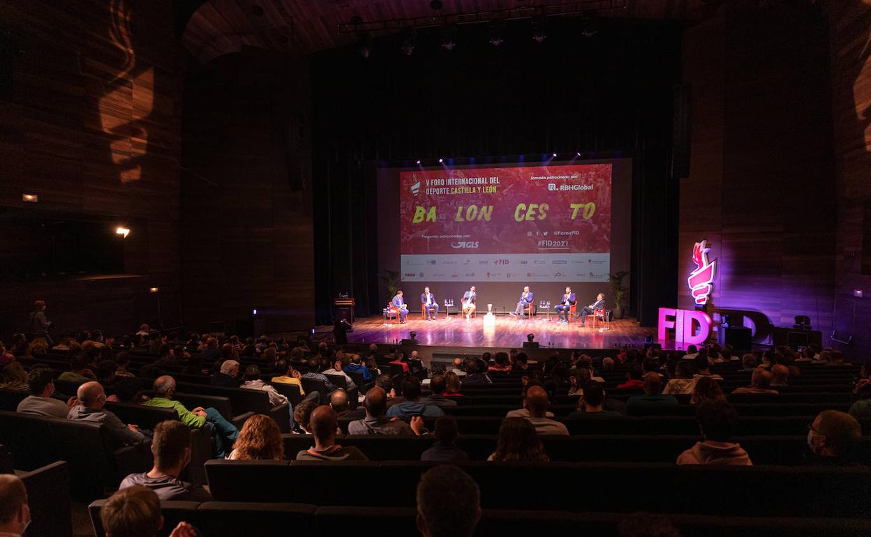 Ponencia sobre el Mundial de Baloncesto de 2006 de la última edición del FID, que podría ser la última celebrada en León.