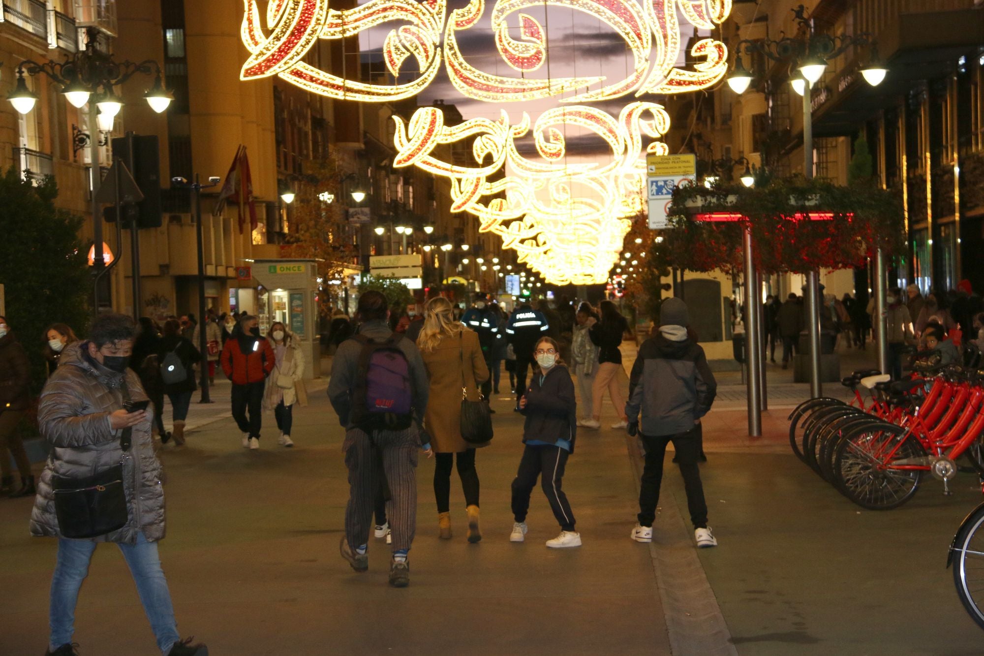 Encendido del alumbrado navideño en León.