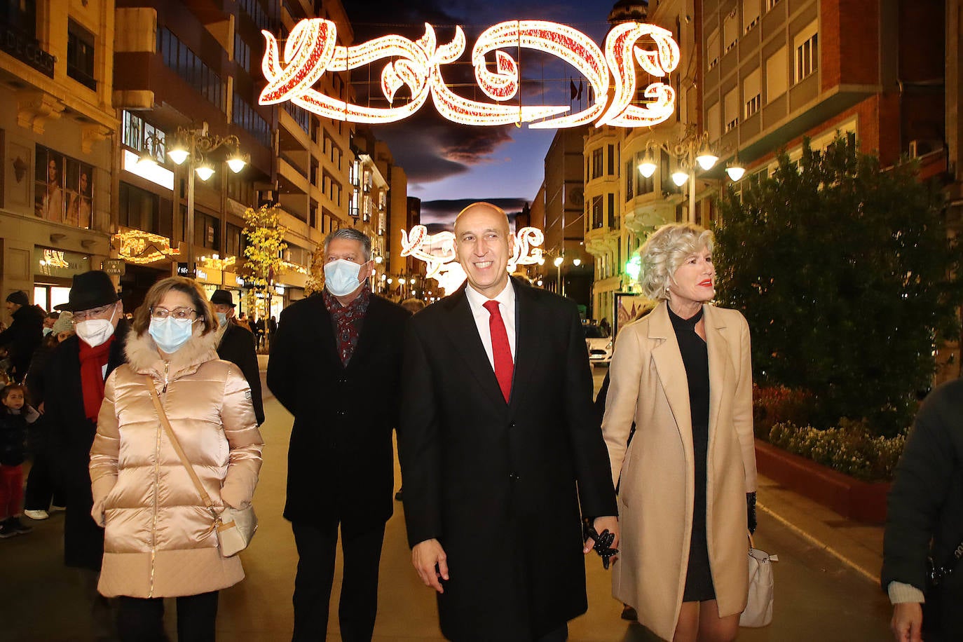 Encendido del alumbrado navideño en León.