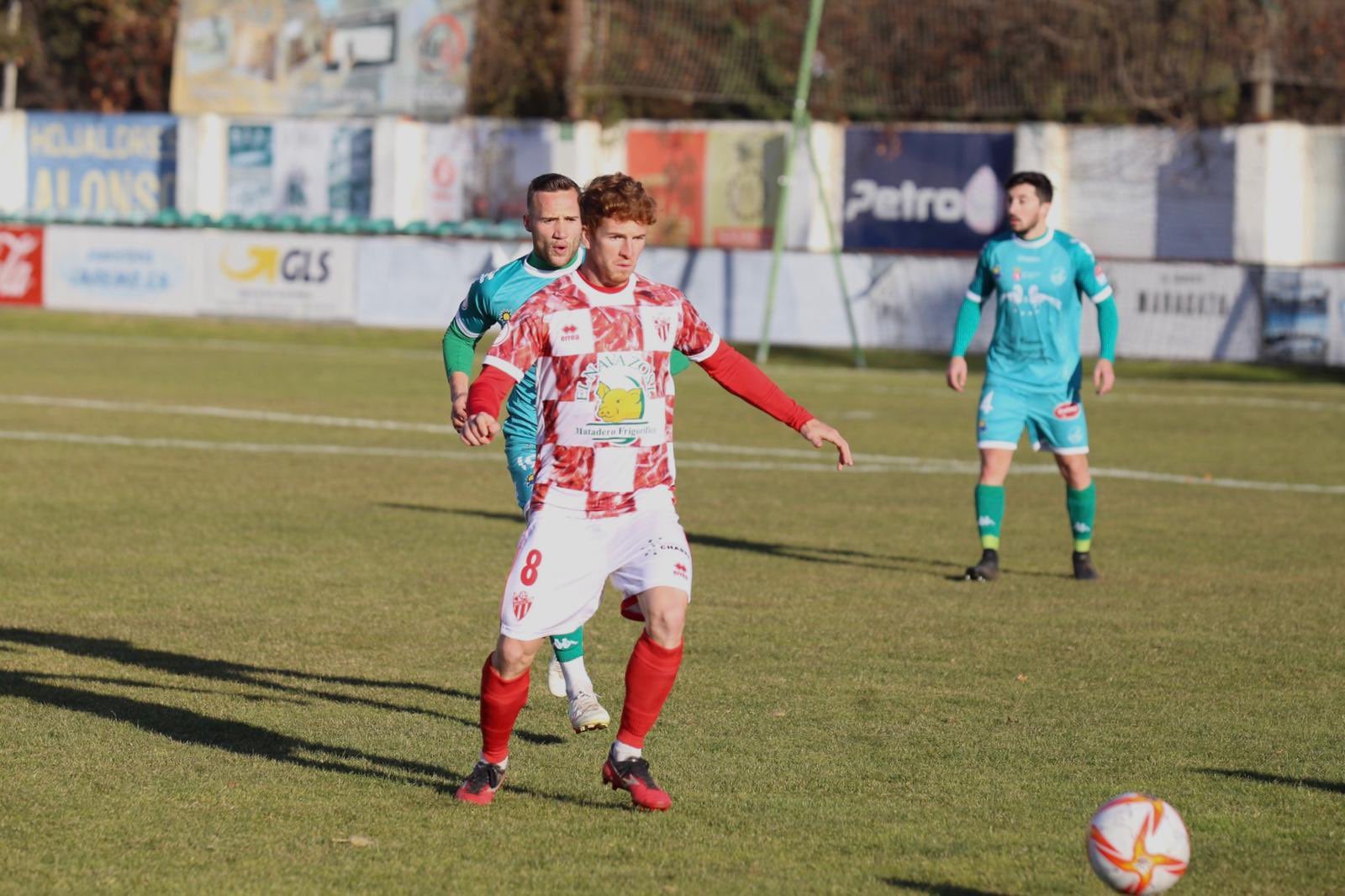 El Guijuelo sigue en racha y vence a un Atlético Astorga que no acaba de levantar el vuelo.