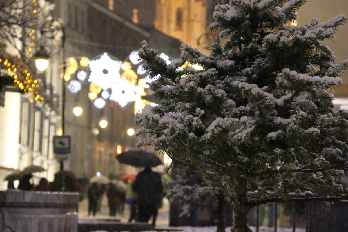 La intensa nevada en León sorprende en la capital y pone en jaque a la provincia