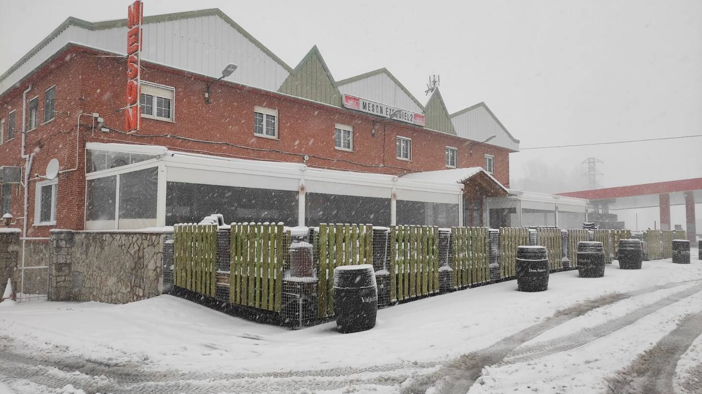 El temporal 'Arwen' deja estampas invernales en toda la provincia con precipitaciones de nieve en muchas comarcas leonesas.