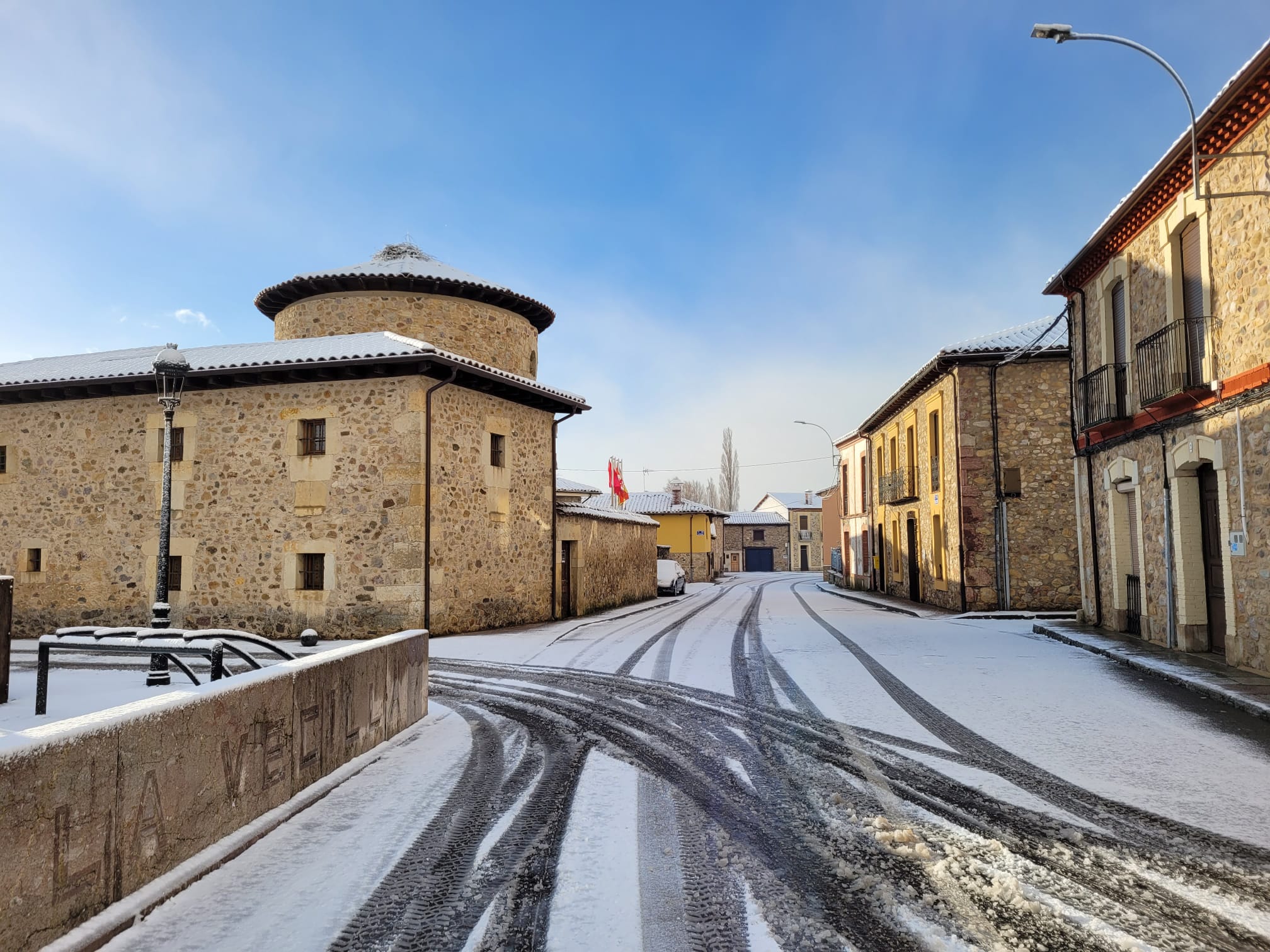 El temporal 'Arwen' deja estampas invernales en toda la provincia con precipitaciones de nieve en muchas comarcas leonesas.