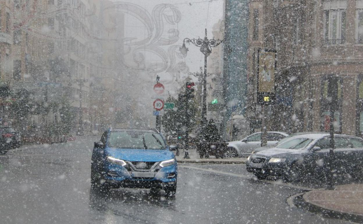Imagen de la nieve caída en León capital este sábado. 