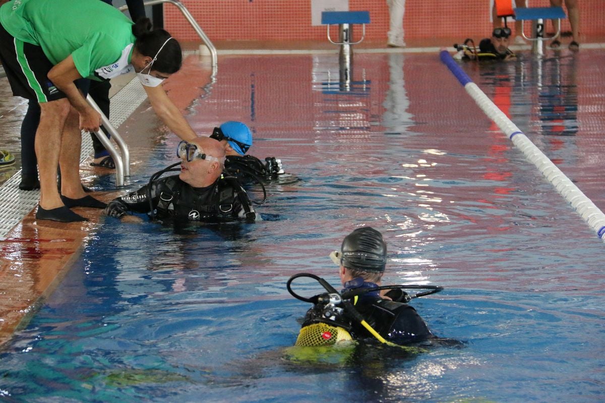 La piscina municipal de Carbajal de la Legua acoge el Campeonato de España de Buceo de Competición.