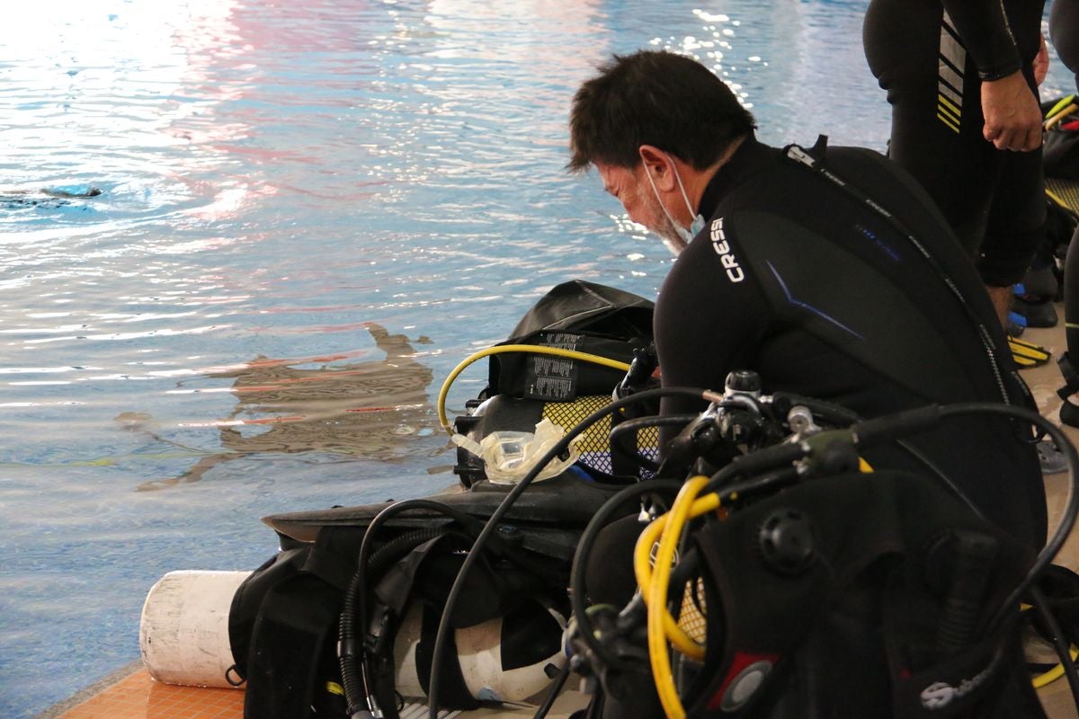 La piscina municipal de Carbajal de la Legua acoge el Campeonato de España de Buceo de Competición.