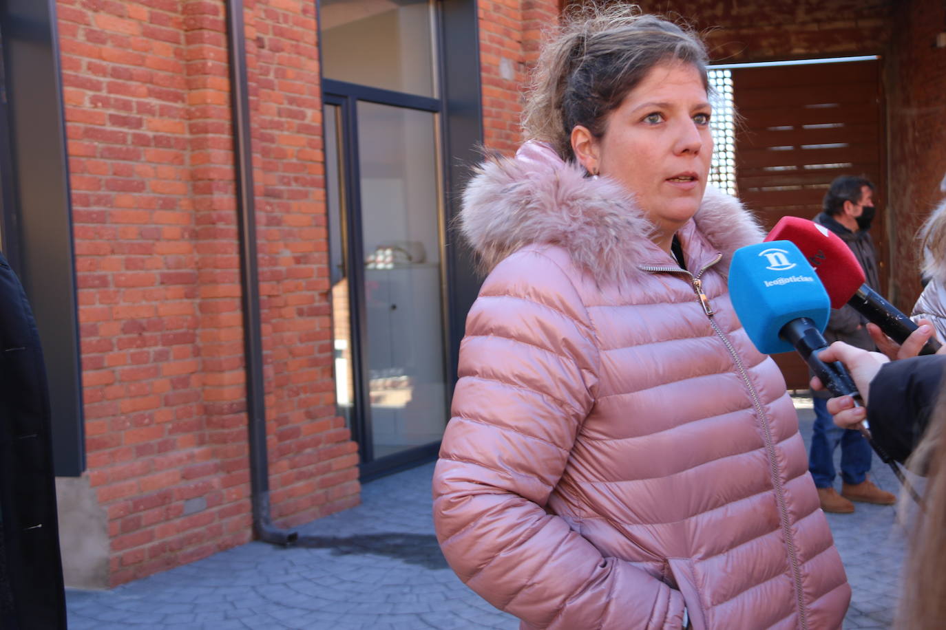 El consejero de Presidencia, Ángel Ibáñez, ha visitado el nuevo espacio de trabajo compartido en el antiguo matadero de Sahagún que ha contado con una iversión de 110.000 euros de la Junta.