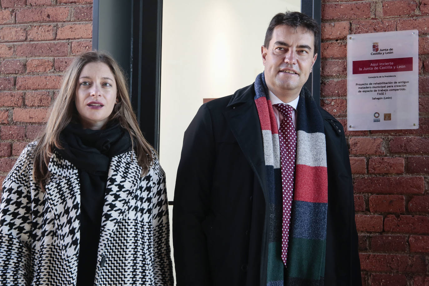 El consejero de Presidencia, Ángel Ibáñez, ha visitado el nuevo espacio de trabajo compartido en el antiguo matadero de Sahagún que ha contado con una iversión de 110.000 euros de la Junta.