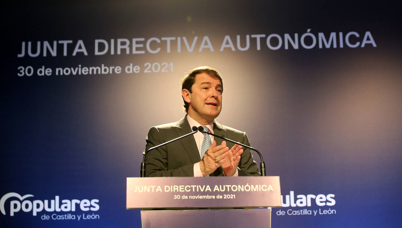 El presidente del PP de Castilla y León, Alfonso Fernández Mañueco, clausura la reunión de la Junta Directiva Autonómica.