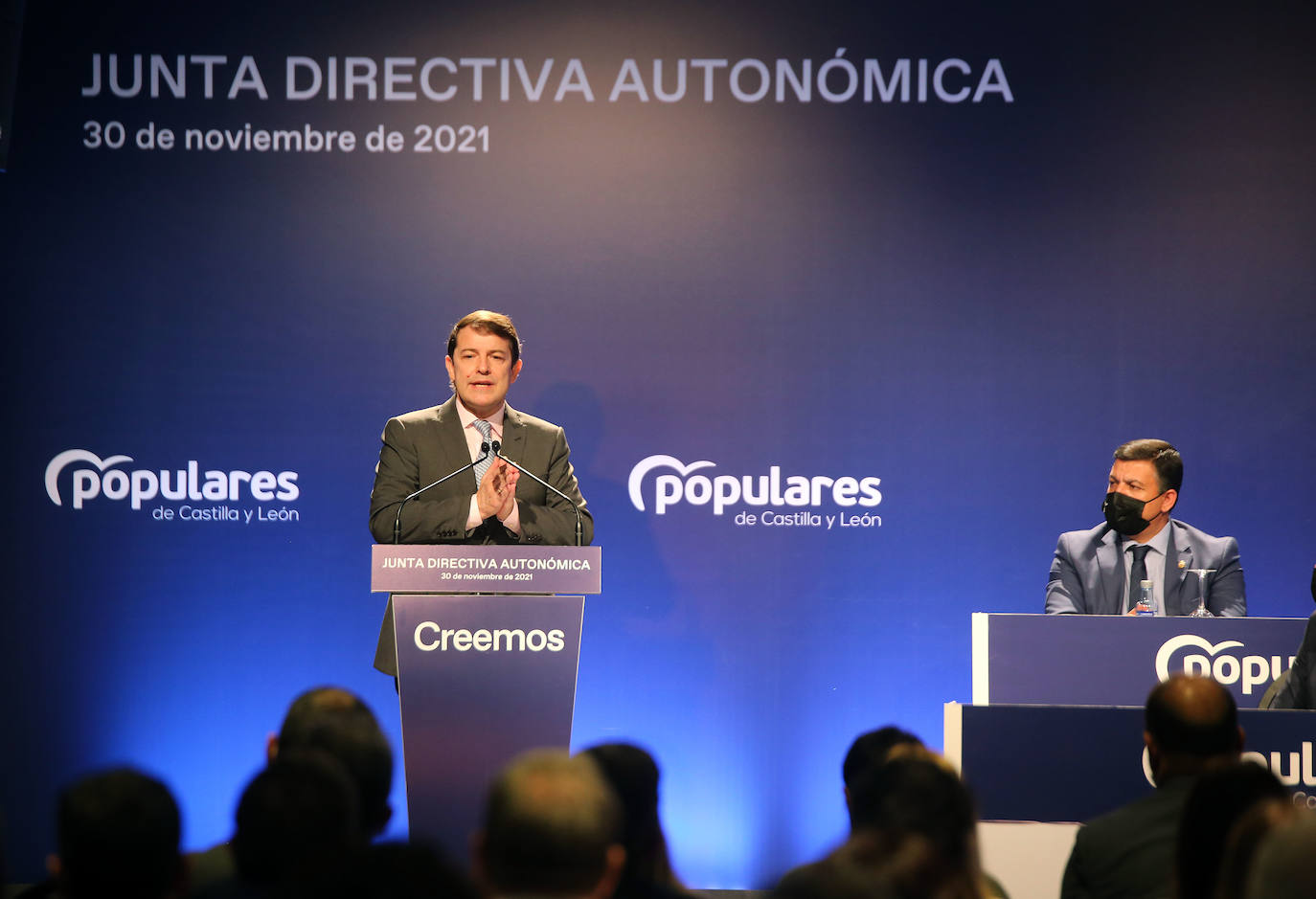 El presidente del PP de Castilla y León, Alfonso Fernández Mañueco, clausura la reunión de la Junta Directiva Autonómica.