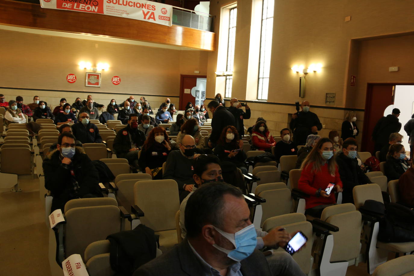 Representantes de Psoe, PP, Cs, Podemos y UPL participan en una mesa de debate organziada por CCOO y UGT con el compromiso de «cumplir lo pactado» | Las culpas del «parón» de la Mesa se reparten y sindicatos amenazan con movilizaciones en caso de no poner una pronta solución.