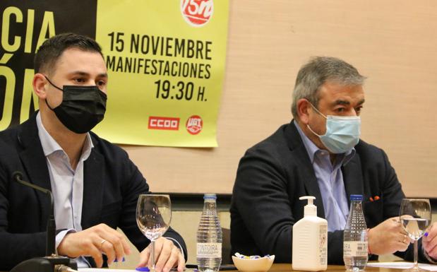 Galería. Cendón (PSOE) y Fernández (Cs) durante la mesa de debate por el futuro de la mesa pro León organizada por los sindicatos.