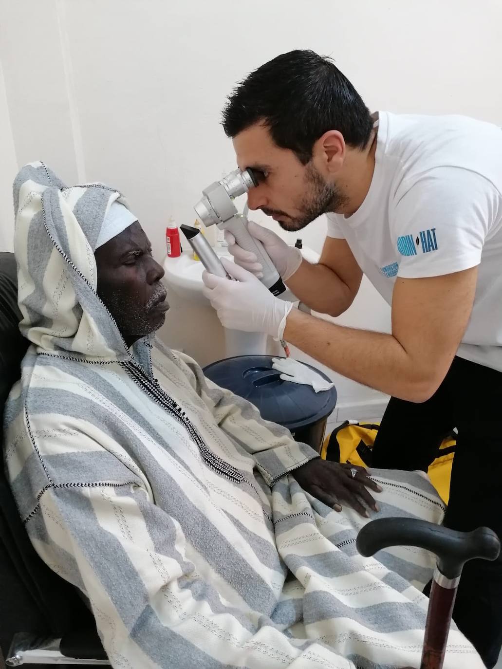 Este es el tiempo que empleará en cada operación de cataratas los cuatro sanitarios que parten este viernes desde el Hospital de León para desarrollar en África una cooperación humanitaria de la mano de la Fundación Elena Barraquer | Cinco días, a una media de 30 pacientes por día, devolverán la visión a 150 personas prácticamente ciegas.