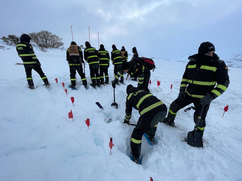 Fotos: La UME se prepara ante la emergencia en la nieve