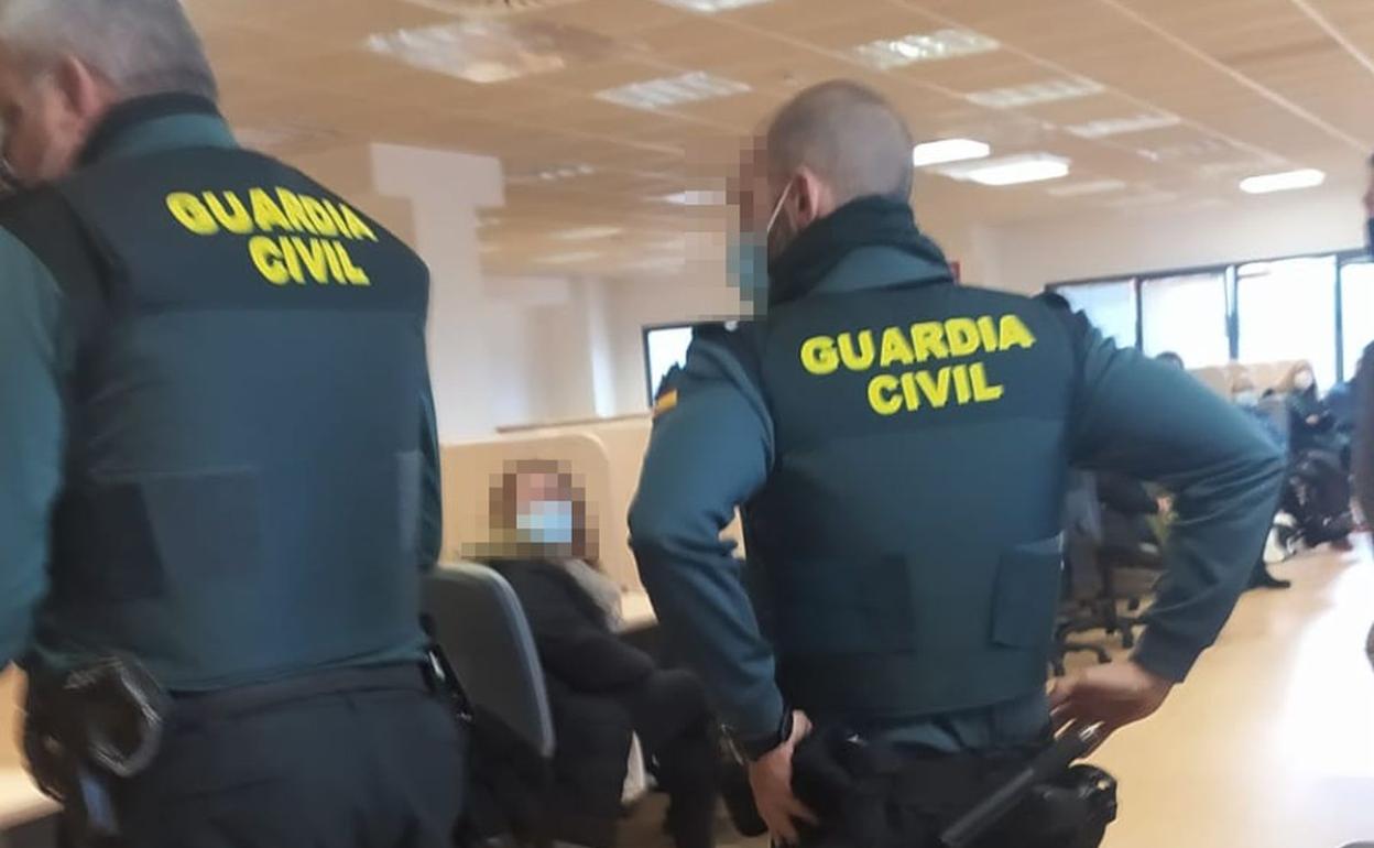 Efectivos de la Guardia Civil, este miércoles, en las instalaciones de Digitex Comdata. 