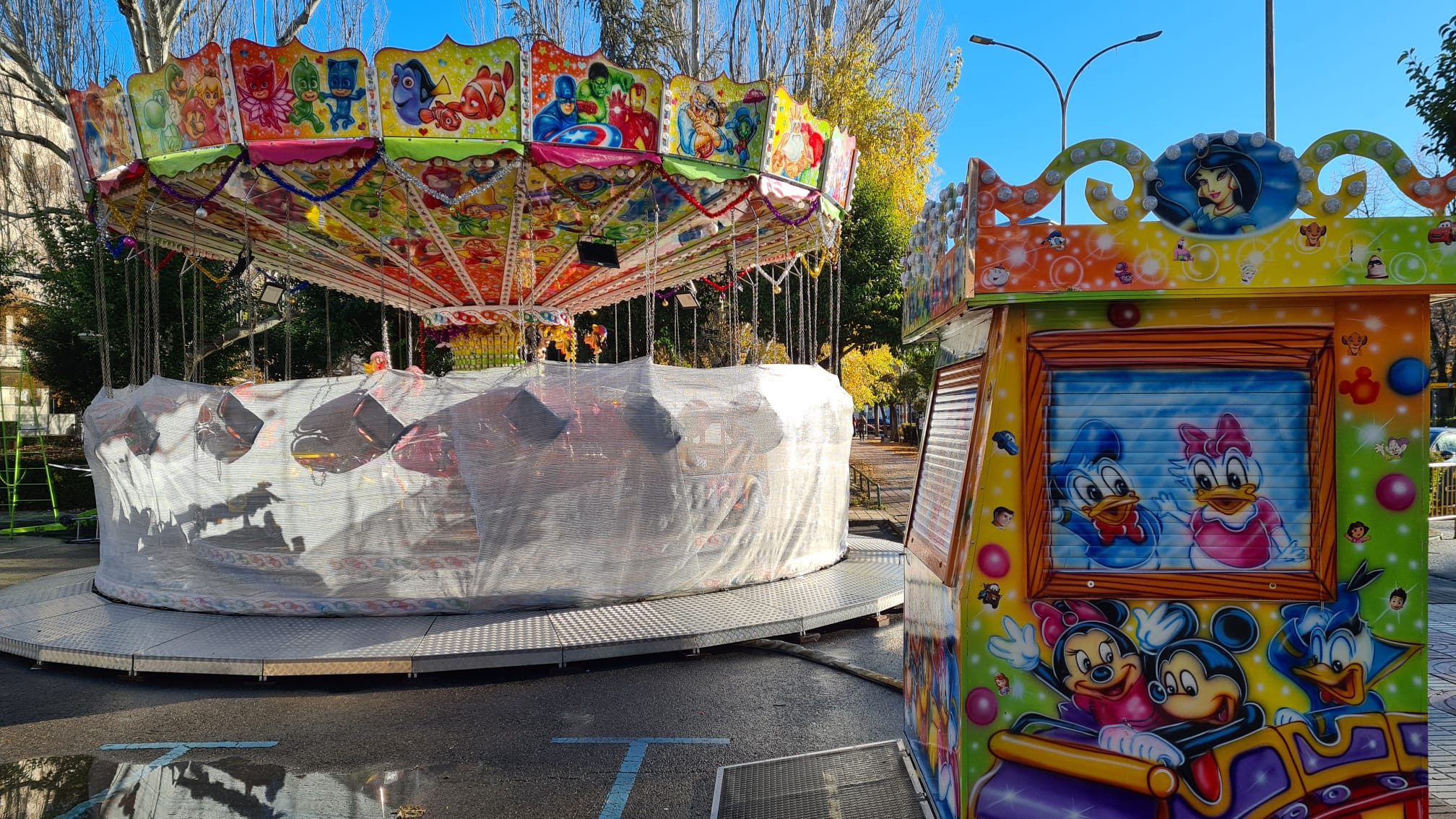 Las atracciones mecánicas infantiles tomarán las calles de León durante la Navidad | Desde este 3 de diciembre y hasta el 9 de enero los más pequeños podrán disfrutar de dieciséis puestos de feria ubicados en siete localizaciones de la ciudad.